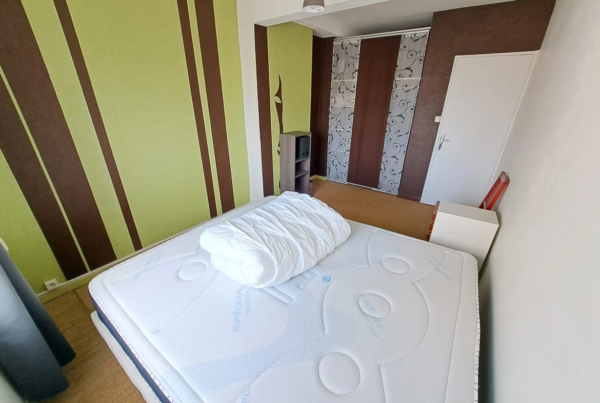 Appartement T3/4 à Dijon, Quartier Universitaire avec Cave et Ascenseur 