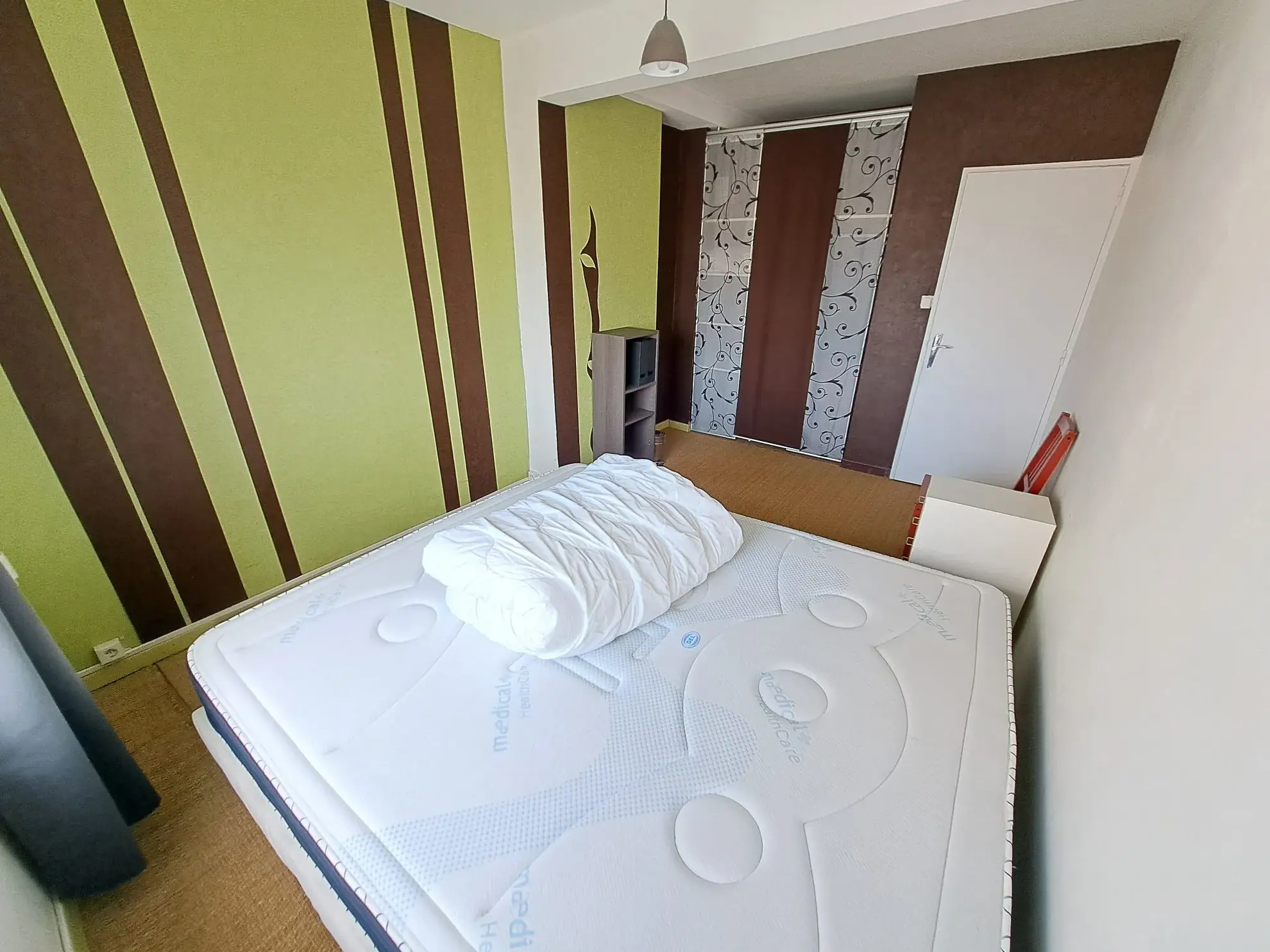 Appartement T3/4 à Dijon, Quartier Universitaire avec Cave et Ascenseur 