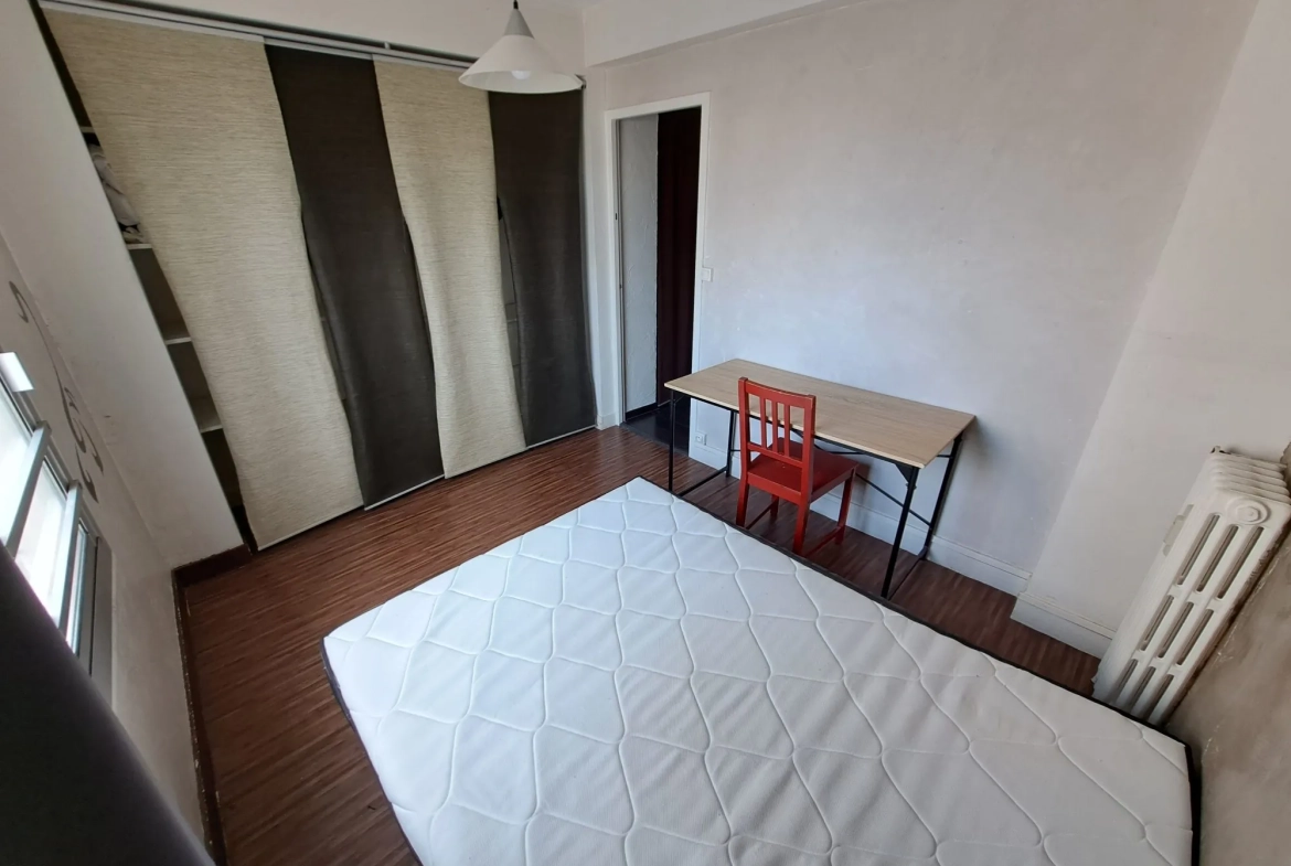 Appartement T3/4 à Dijon, Quartier Universitaire avec Cave et Ascenseur 