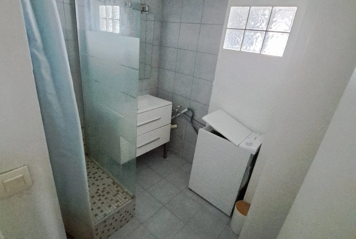 Appartement T3/4 à Dijon, Quartier Universitaire avec Cave et Ascenseur 