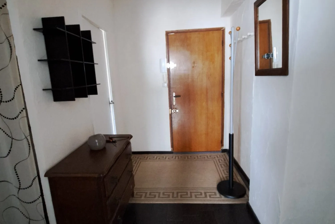 Appartement T3/4 à Dijon, Quartier Universitaire avec Cave et Ascenseur 