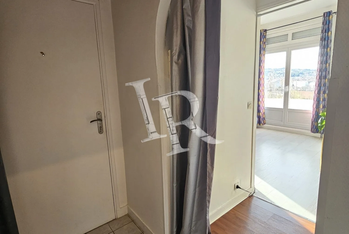 Immeuble à vendre au Puy-en-Velay – 4 appartements, caves et stationnements dans secteur calme 