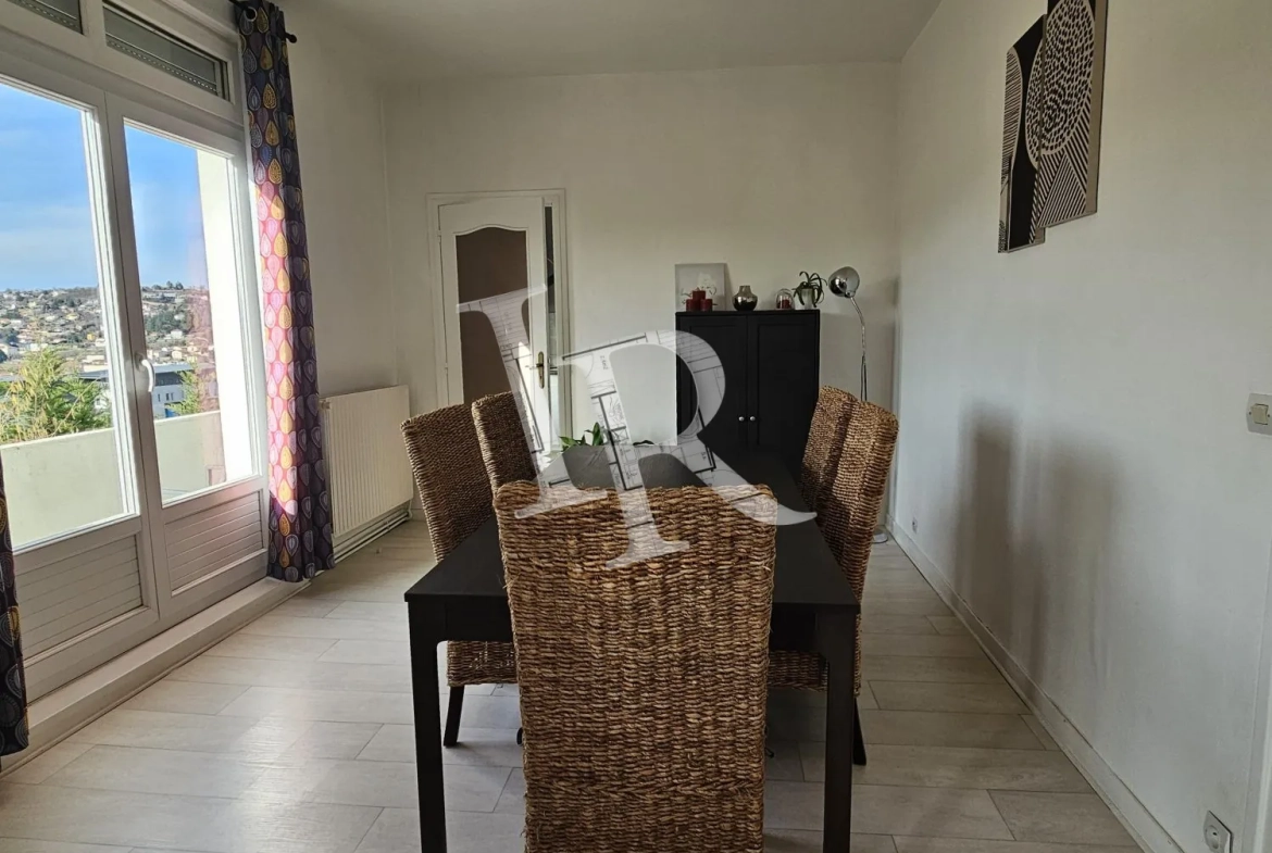 Immeuble à vendre au Puy-en-Velay – 4 appartements, caves et stationnements dans secteur calme 