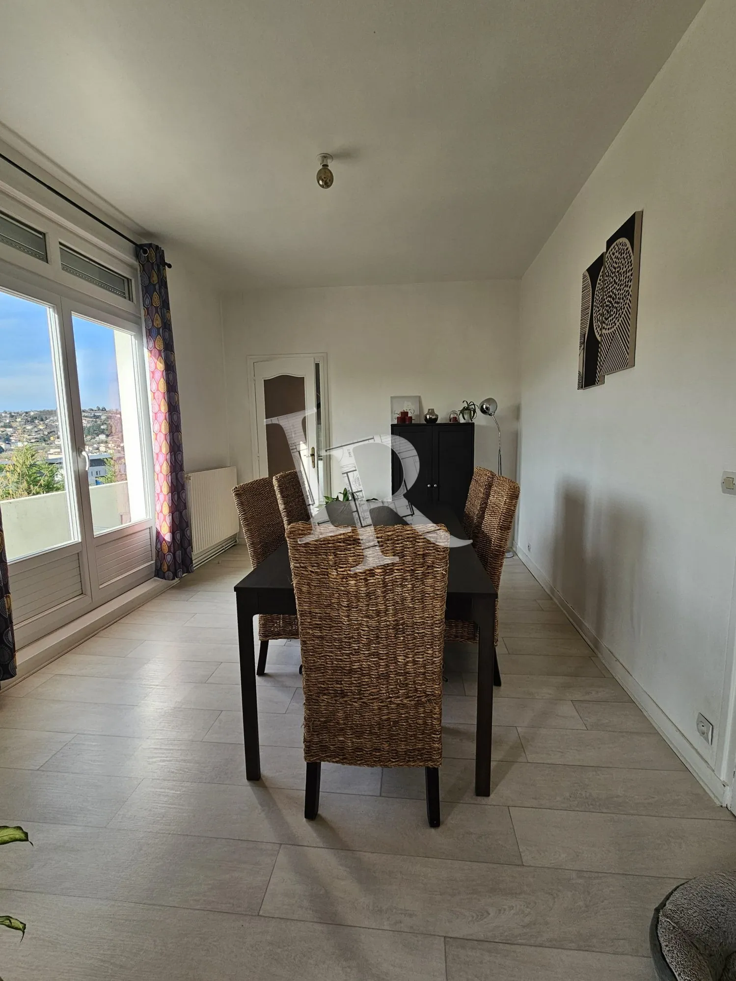 Immeuble à vendre au Puy-en-Velay – 4 appartements, caves et stationnements dans secteur calme 