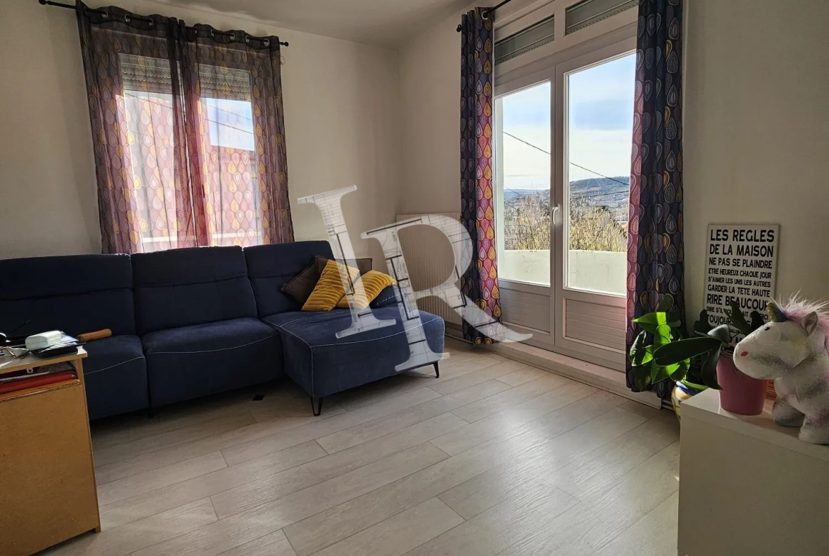 Immeuble à vendre au Puy-en-Velay – 4 appartements, caves et stationnements dans secteur calme 