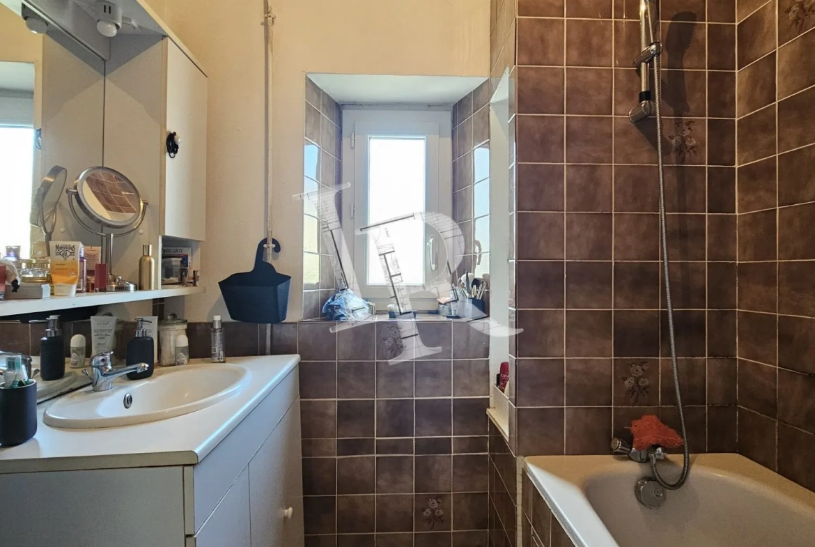 Immeuble à vendre au Puy-en-Velay – 4 appartements, caves et stationnements dans secteur calme 