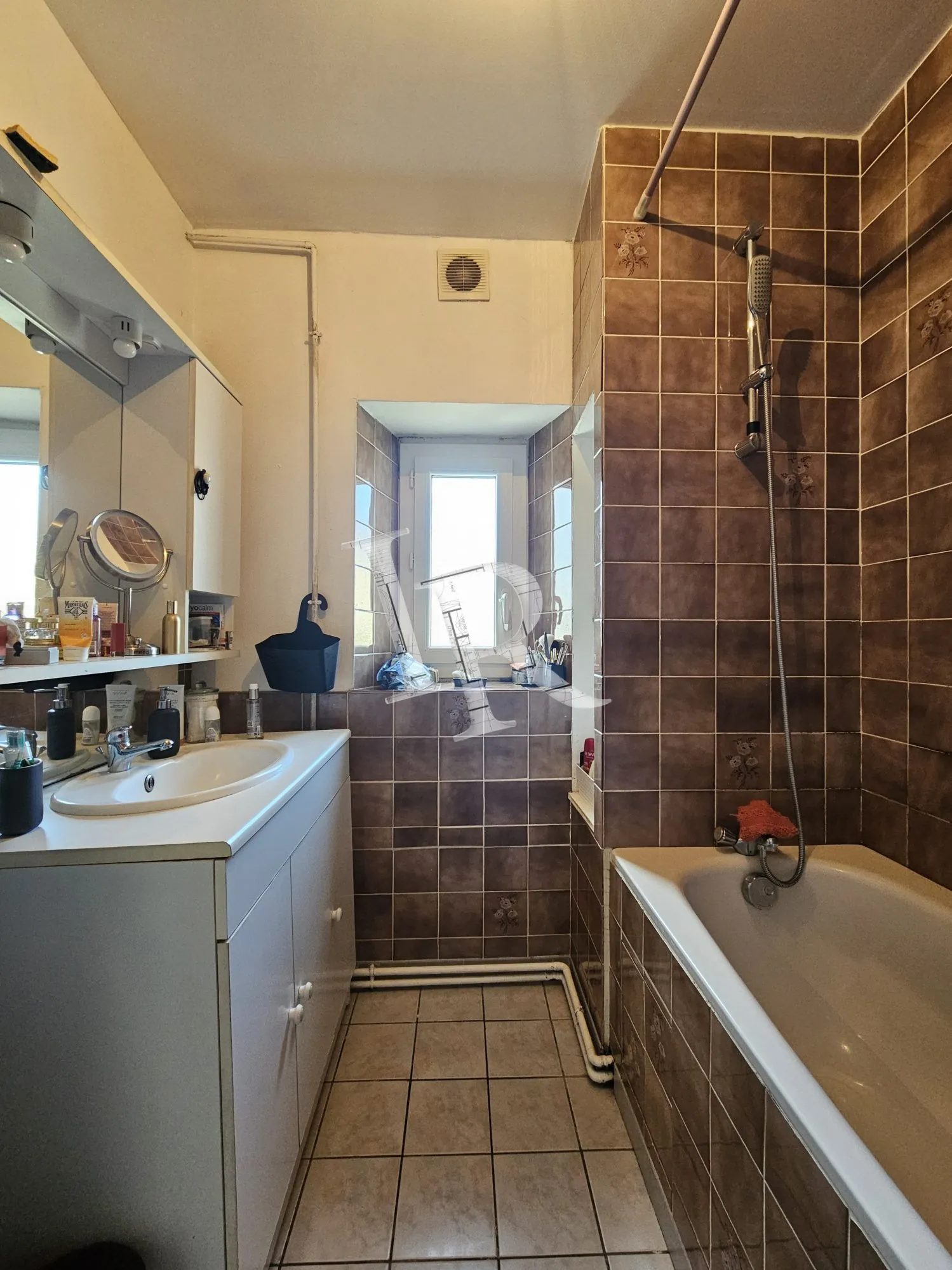 Immeuble à vendre au Puy-en-Velay – 4 appartements, caves et stationnements dans secteur calme 
