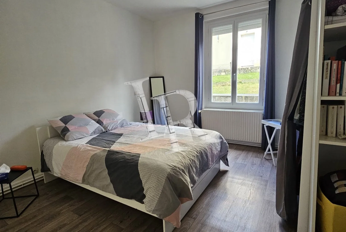 Immeuble à vendre au Puy-en-Velay – 4 appartements, caves et stationnements dans secteur calme 