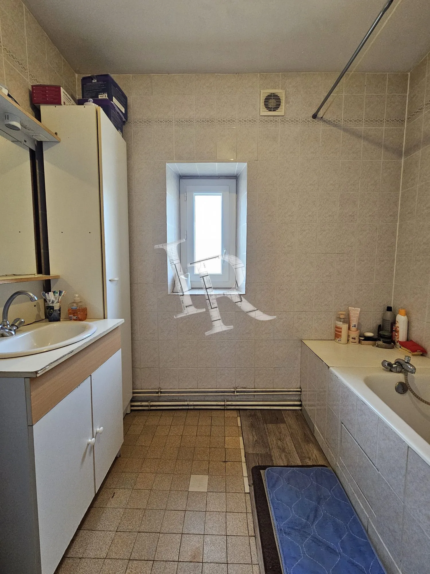 Immeuble à vendre au Puy-en-Velay – 4 appartements, caves et stationnements dans secteur calme 