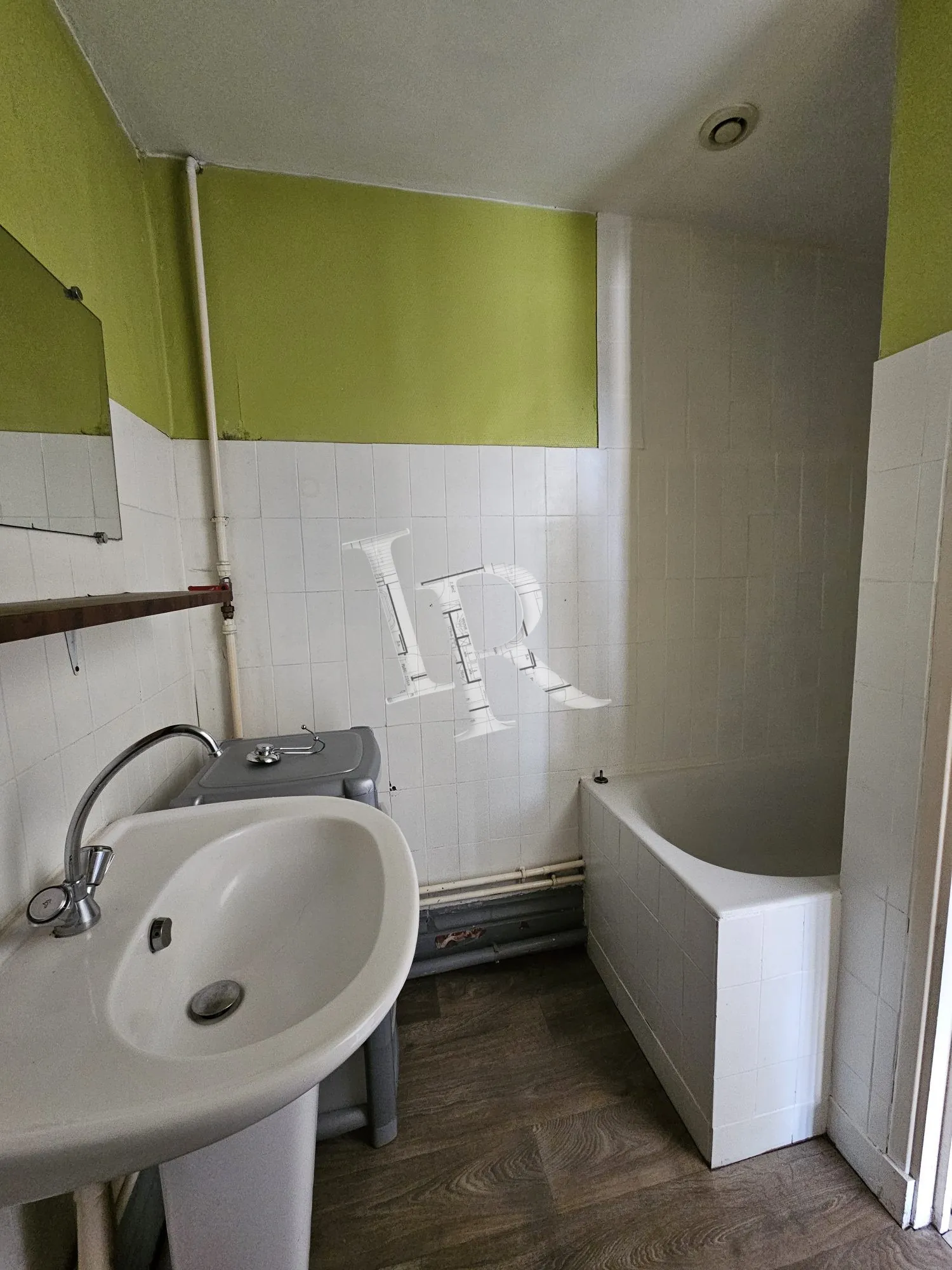 Immeuble à vendre au Puy-en-Velay – 4 appartements, caves et stationnements dans secteur calme 
