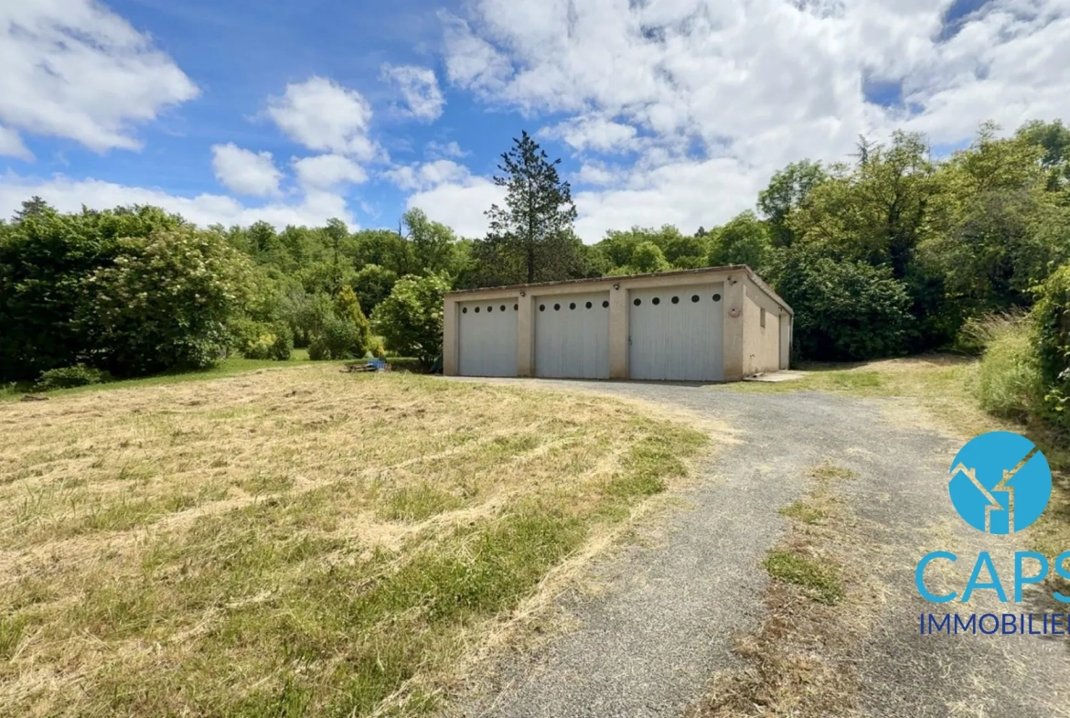 Terrain constructible à Douelle avec bâtisse et vue dégagée – Opportunité rare 