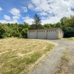 Terrain constructible à Douelle avec bâtisse et vue dégagée – Opportunité rare