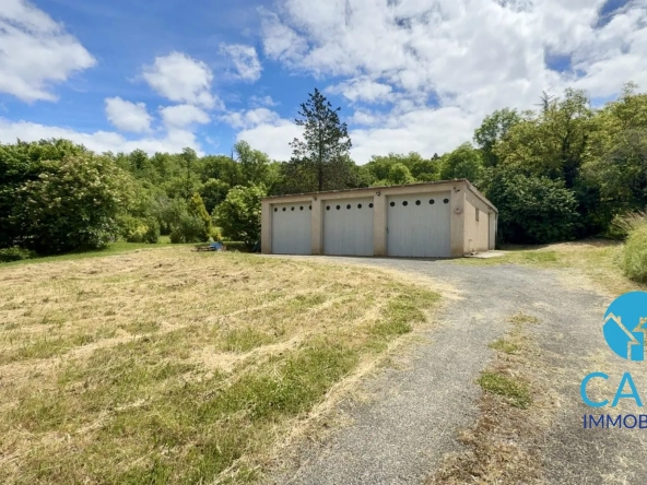 Terrain constructible à Douelle avec bâtisse et vue dégagée – Opportunité rare