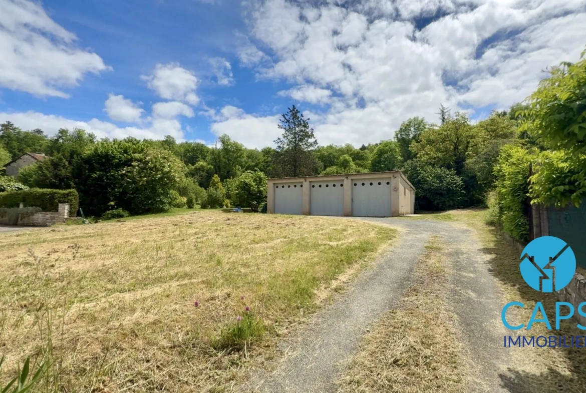 Terrain constructible à Douelle avec bâtisse et vue dégagée – Opportunité rare 