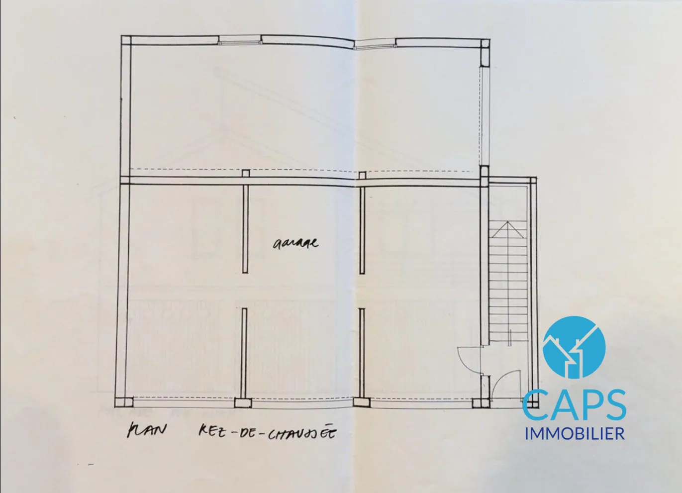 Terrain constructible à Douelle avec bâtisse et vue dégagée – Opportunité rare 