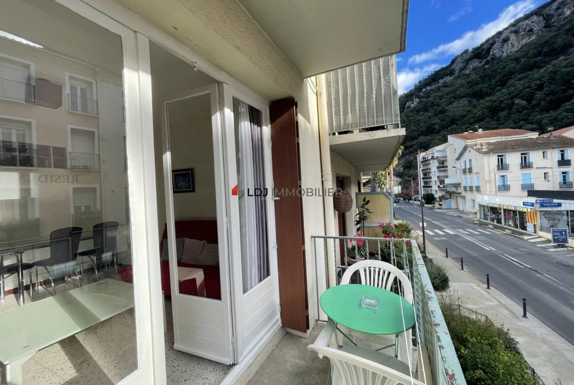 Appartement 3 pièces rénové avec balcon, cave et loggia à Amélie-les-Bains 
