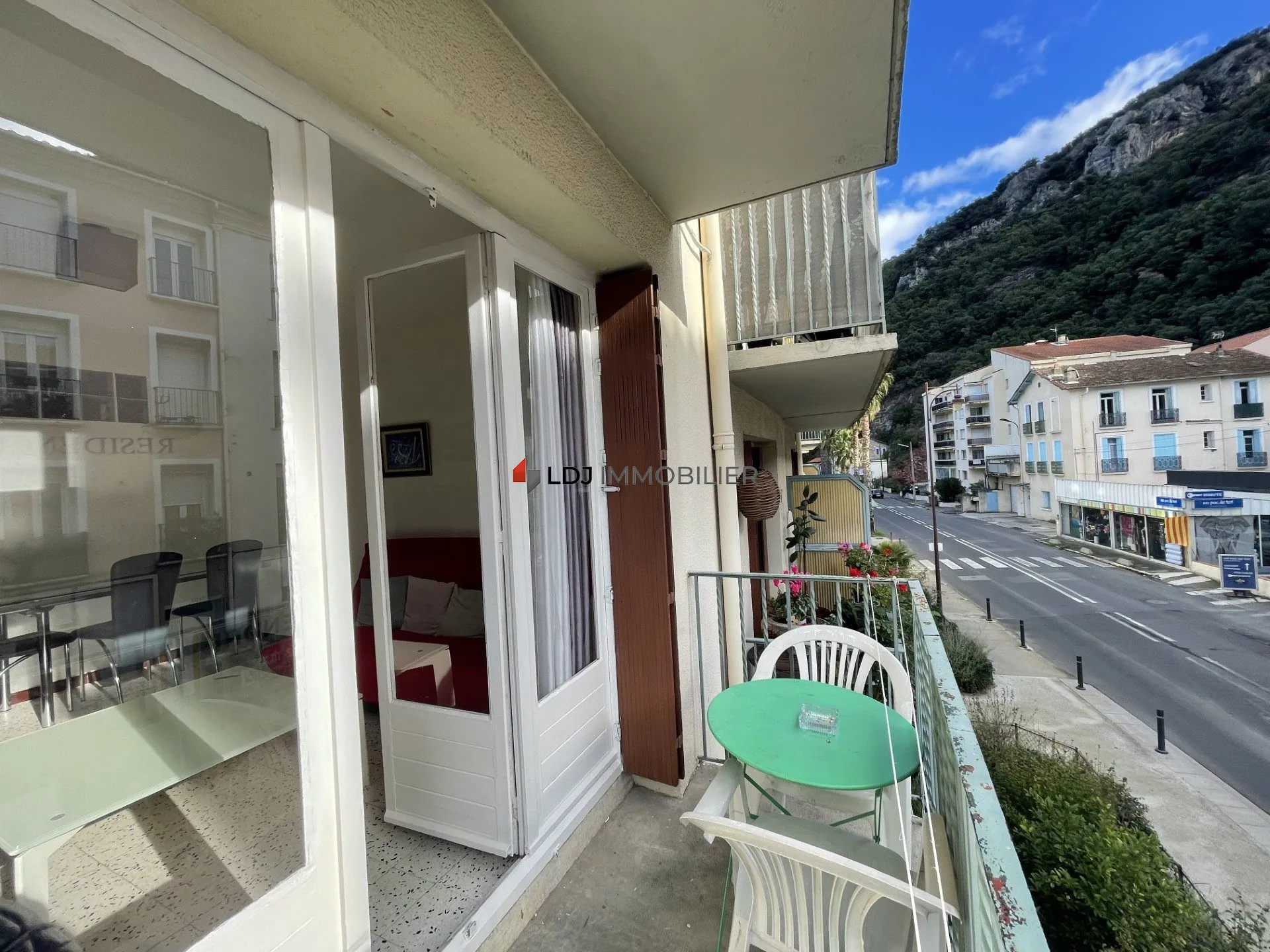 Appartement 3 pièces rénové avec balcon, cave et loggia à Amélie-les-Bains 