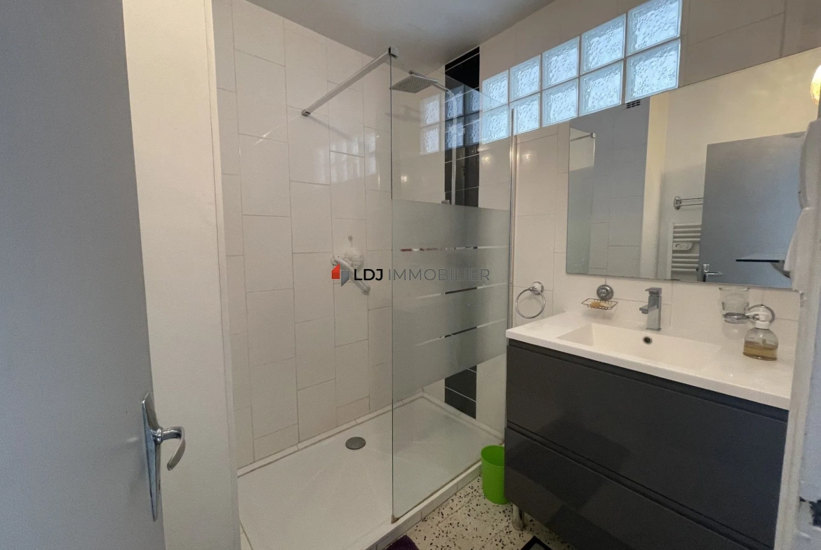 Appartement 3 pièces rénové avec balcon, cave et loggia à Amélie-les-Bains 