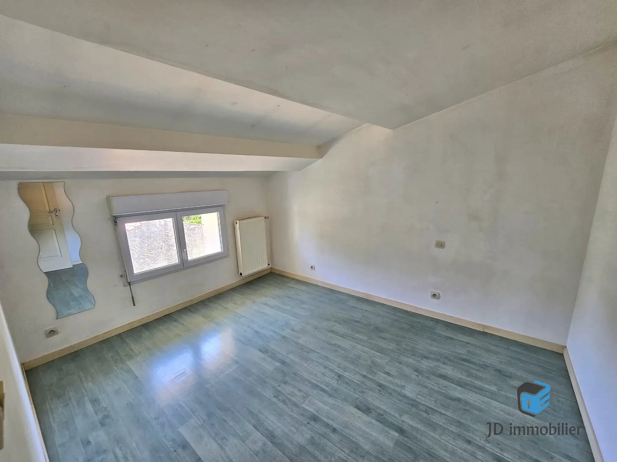 Maison à rénover de 106 m² à Les Brouzils, proche de l'Herbergement 