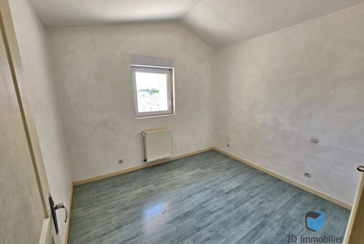Maison à rénover de 106 m² à Les Brouzils, proche de l'Herbergement 