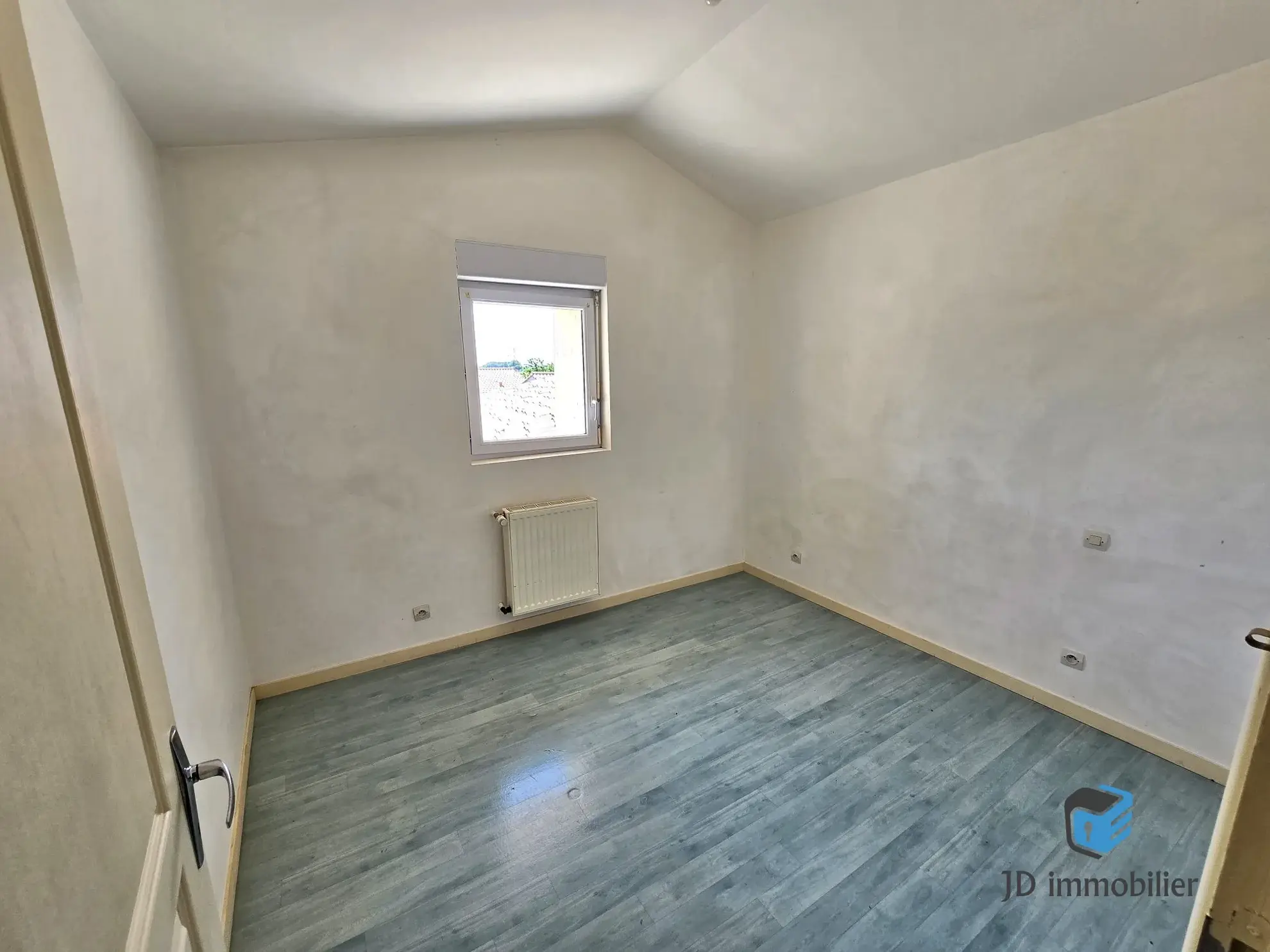 Maison à rénover de 106 m² à Les Brouzils, proche de l'Herbergement 
