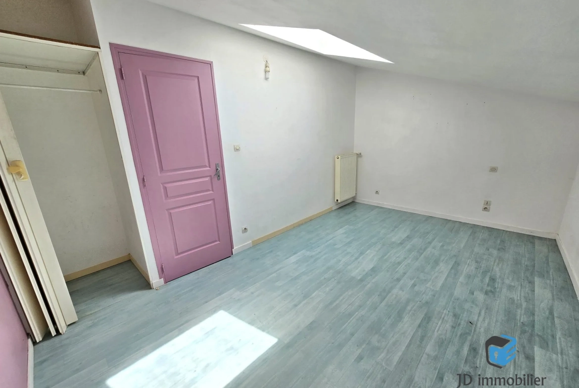Maison à rénover de 106 m² à Les Brouzils, proche de l'Herbergement 