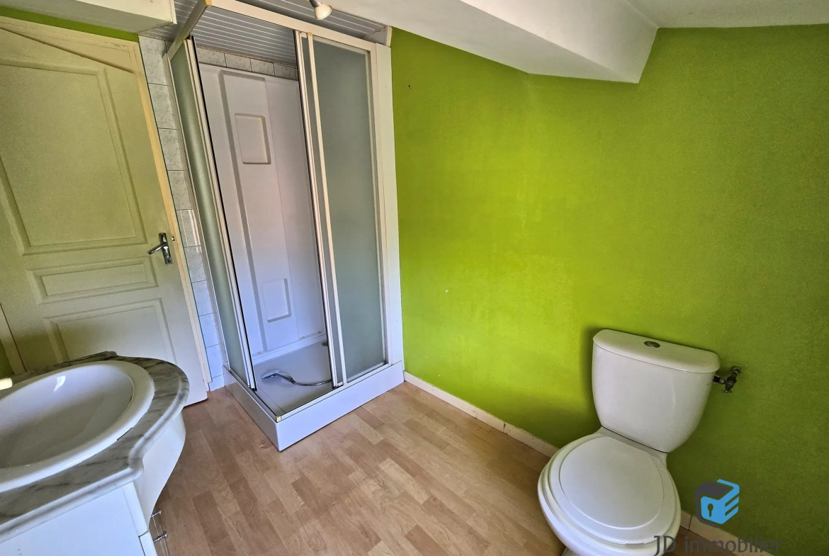 Maison à rénover de 106 m² à Les Brouzils, proche de l'Herbergement 
