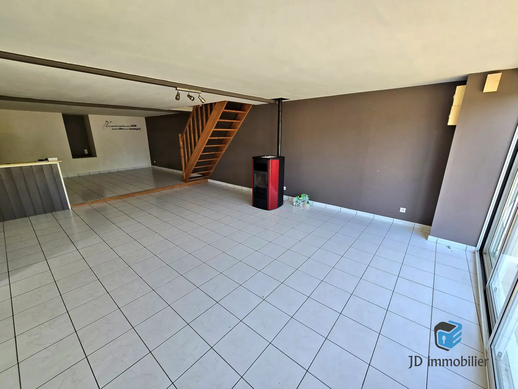 Maison à rénover de 106 m² à Les Brouzils, proche de l'Herbergement 