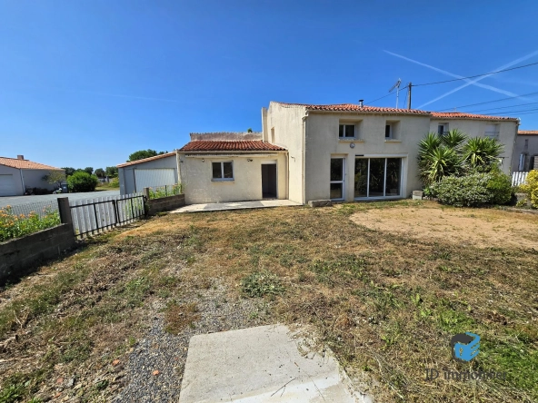 Maison à rénover de 106 m² à Les Brouzils, proche de l'Herbergement
