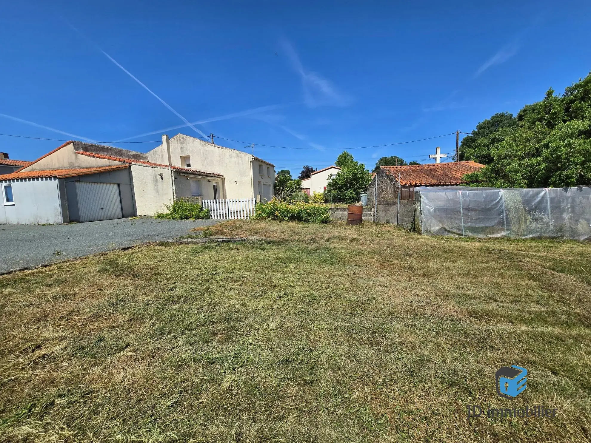Maison à rénover de 106 m² à Les Brouzils, proche de l'Herbergement 