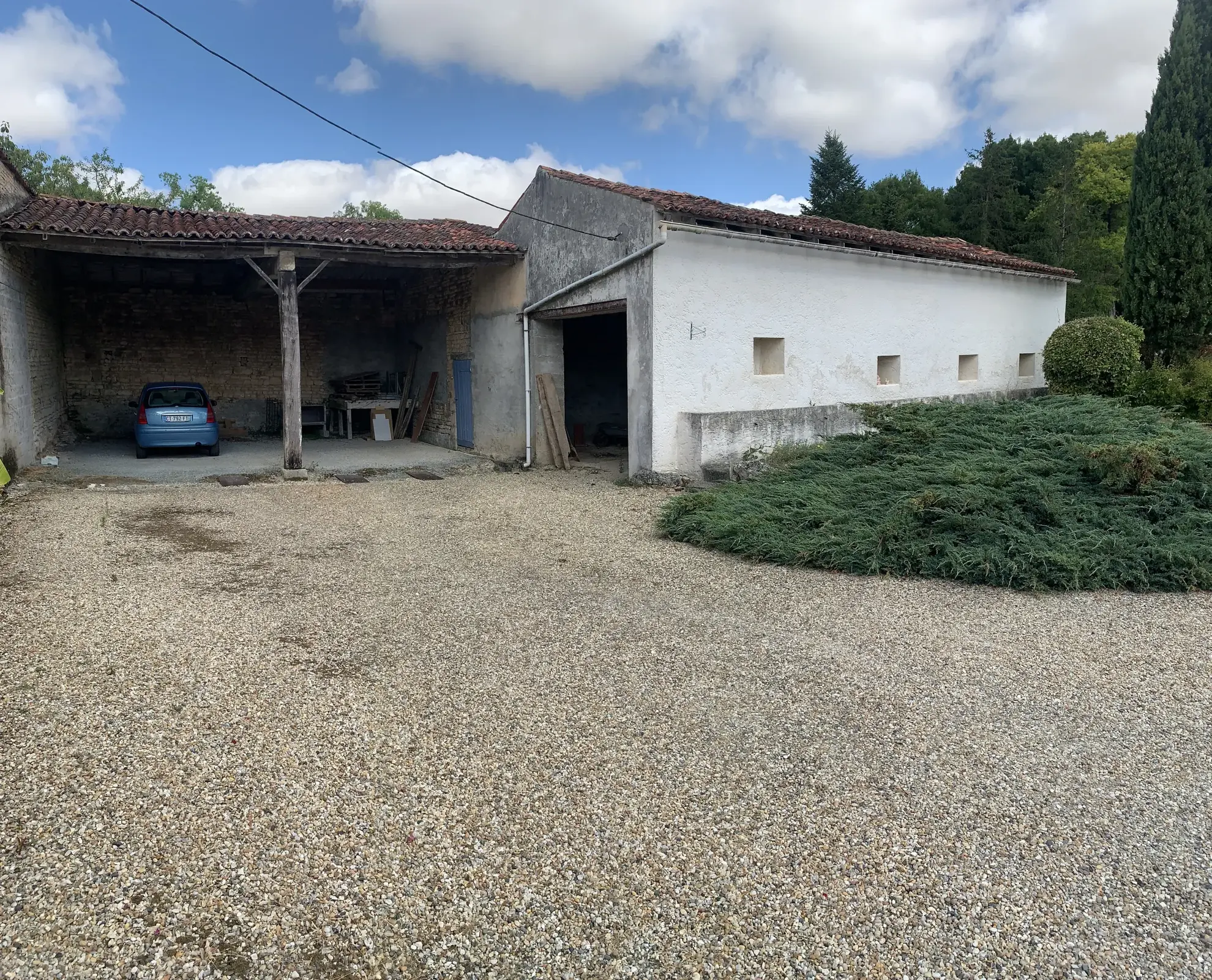 Maison de plain-pied à vendre à Aulnay, Charente-Maritime - 123 m² avec dépendances sur 4050 m² 