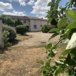 Maison de plain-pied à vendre à Aulnay, Charente-Maritime - 123 m² avec dépendances sur 4050 m²