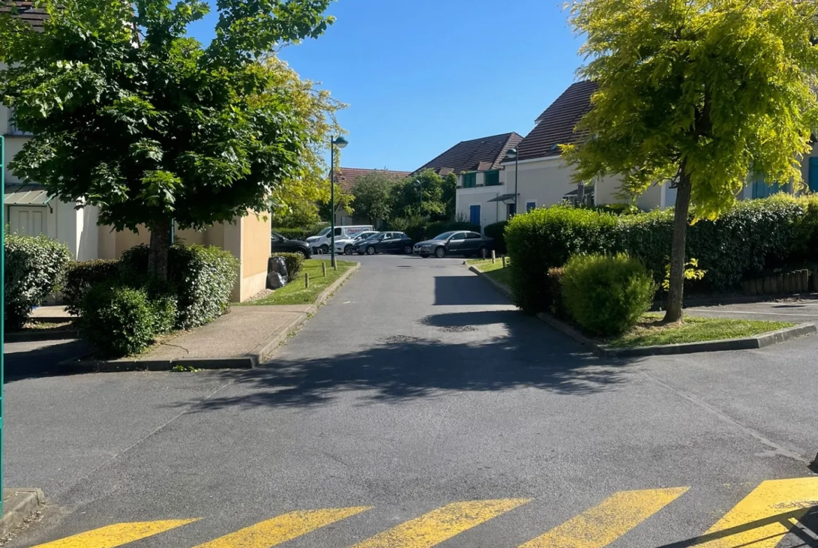 Charmante maison 3 pièces à Magny-le-Hongre avec terrasse et stationnement 