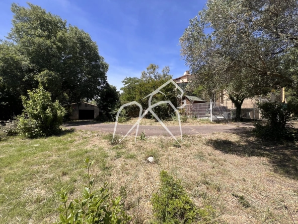 Terrain constructible de 238 m² à Cournonsec près de Montpellier