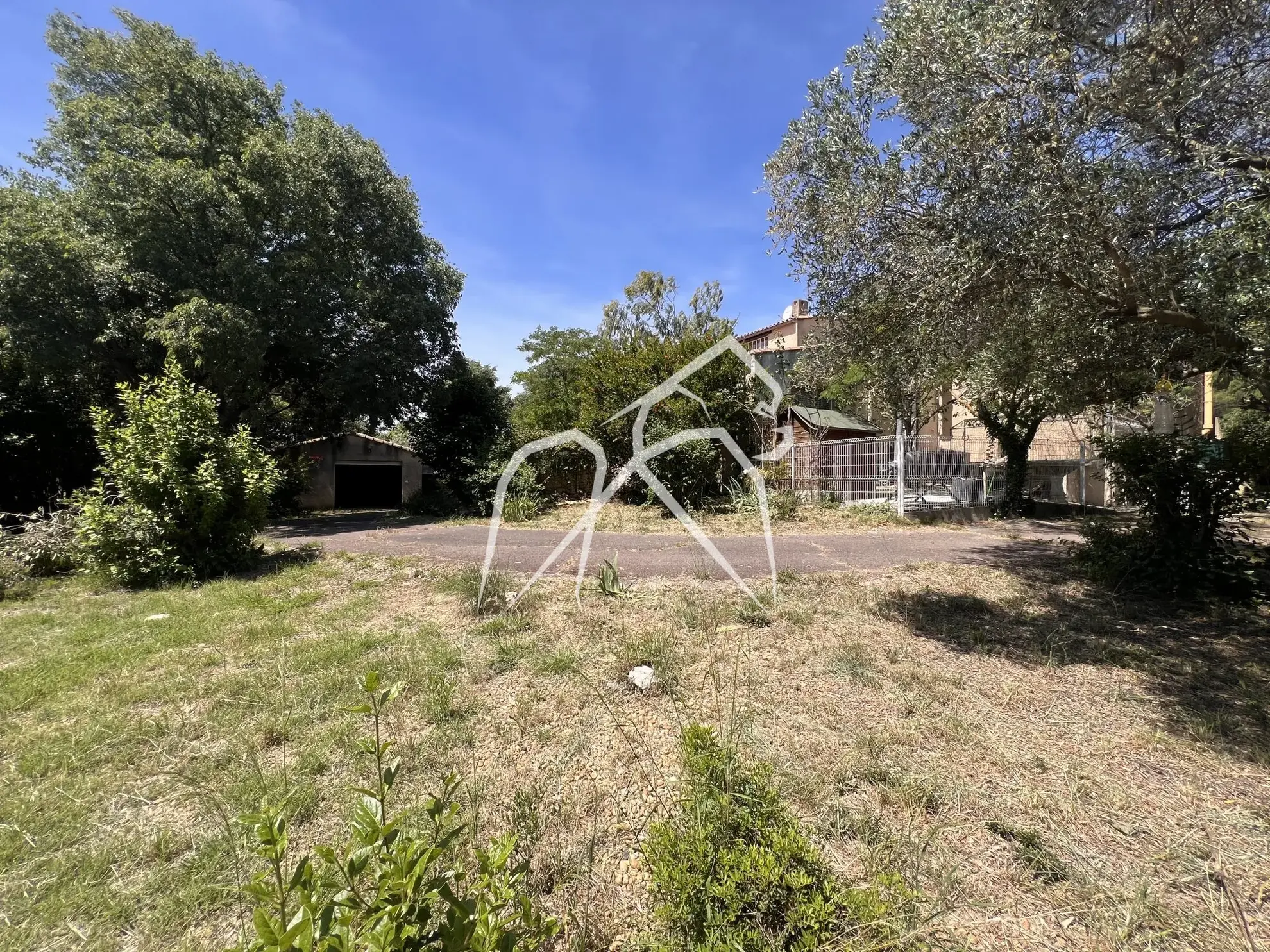 Terrain constructible de 238 m² à Cournonsec près de Montpellier 