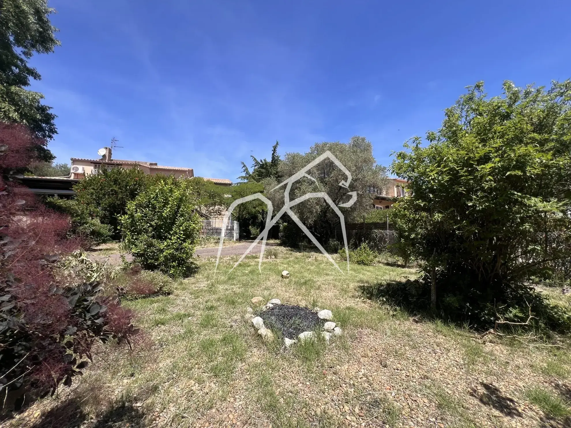 Terrain constructible de 238 m² à Cournonsec près de Montpellier 
