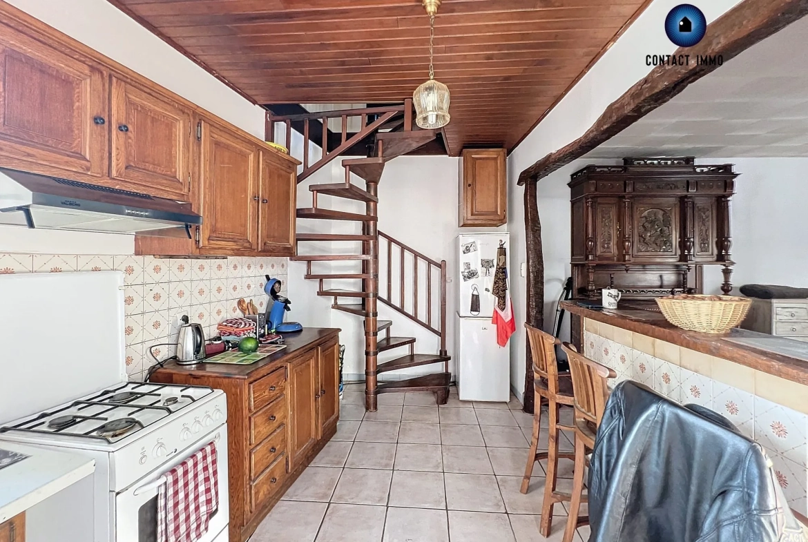Maison en pierre à Ayen avec potentiel locatif et travaux récents 