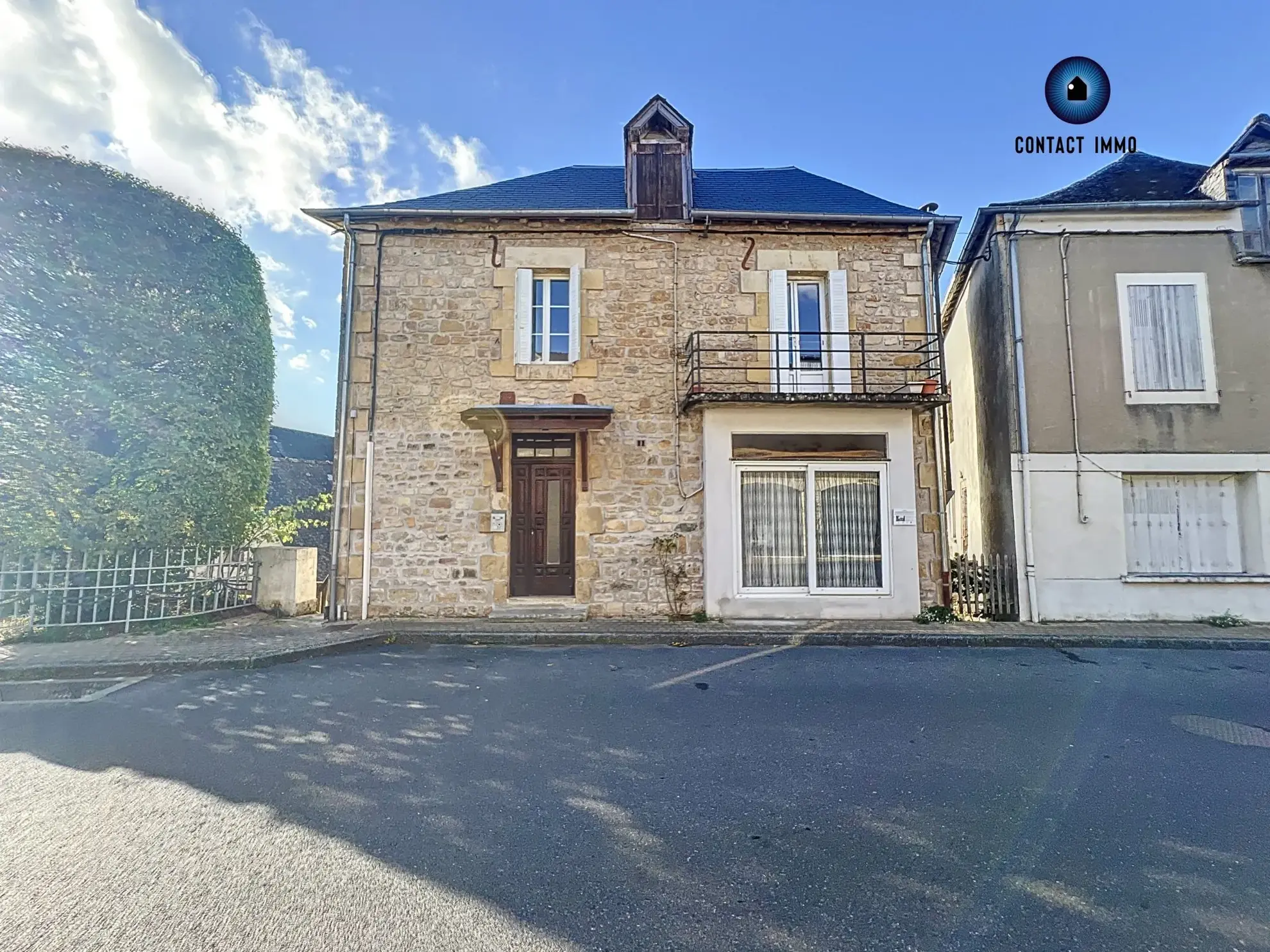 Maison en pierre à Ayen avec potentiel locatif et travaux récents 