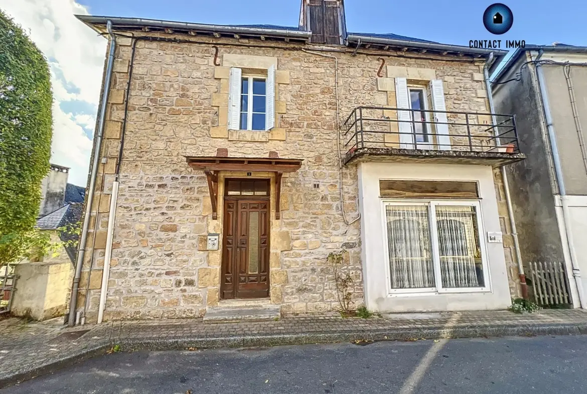 Maison en pierre à Ayen avec potentiel locatif et travaux récents 