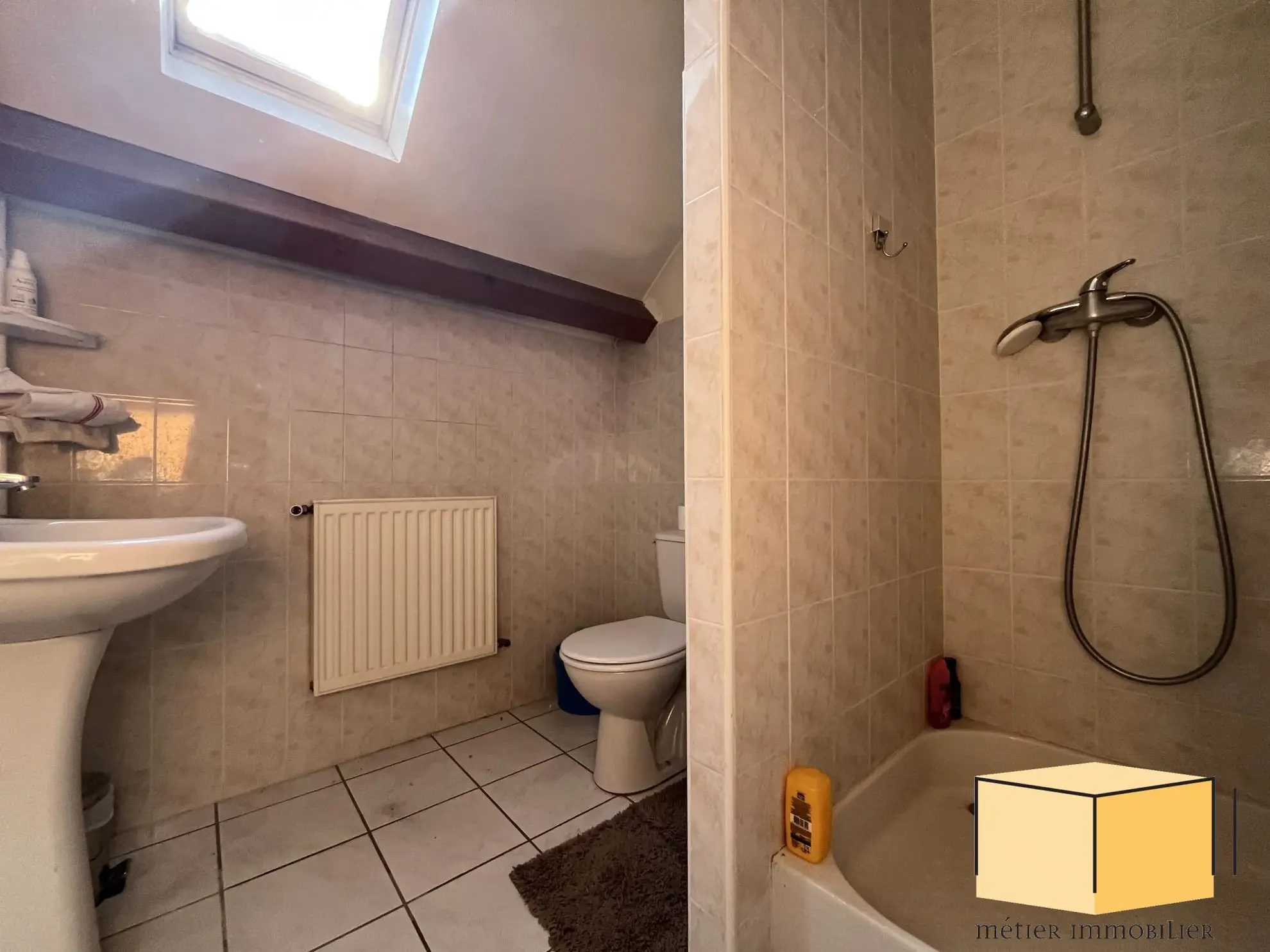 Appartement F3 à Belley, 2 chambres, faibles charges, parking gratuit et centre-ville 