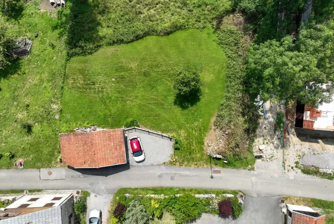 Terrain constructible de 485 m² à Thollon-les-Mémises, calme et ensoleillé 