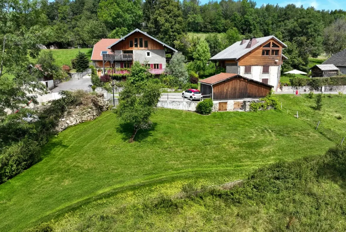 Terrain constructible de 485 m² à Thollon-les-Mémises, calme et ensoleillé 