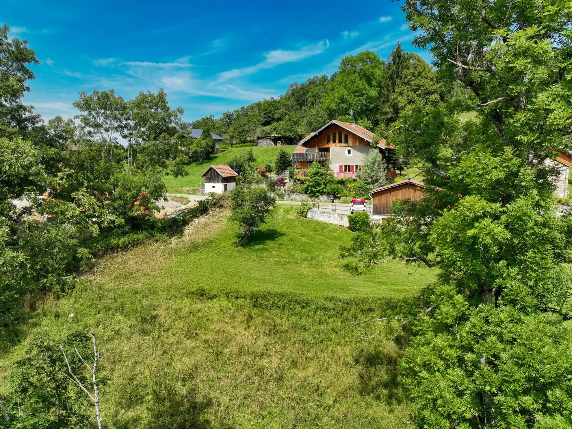 Terrain constructible de 485 m² à Thollon-les-Mémises, calme et ensoleillé 