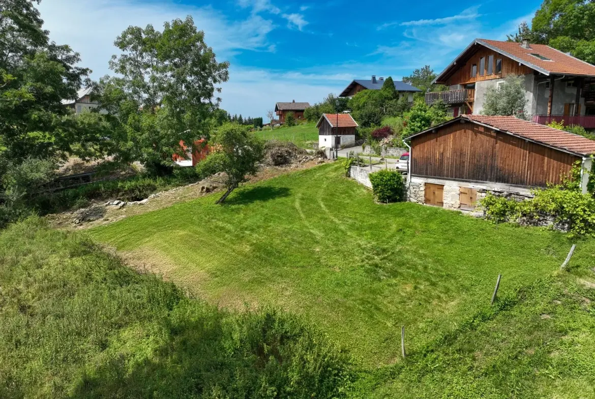 Terrain constructible de 485 m² à Thollon-les-Mémises, calme et ensoleillé 