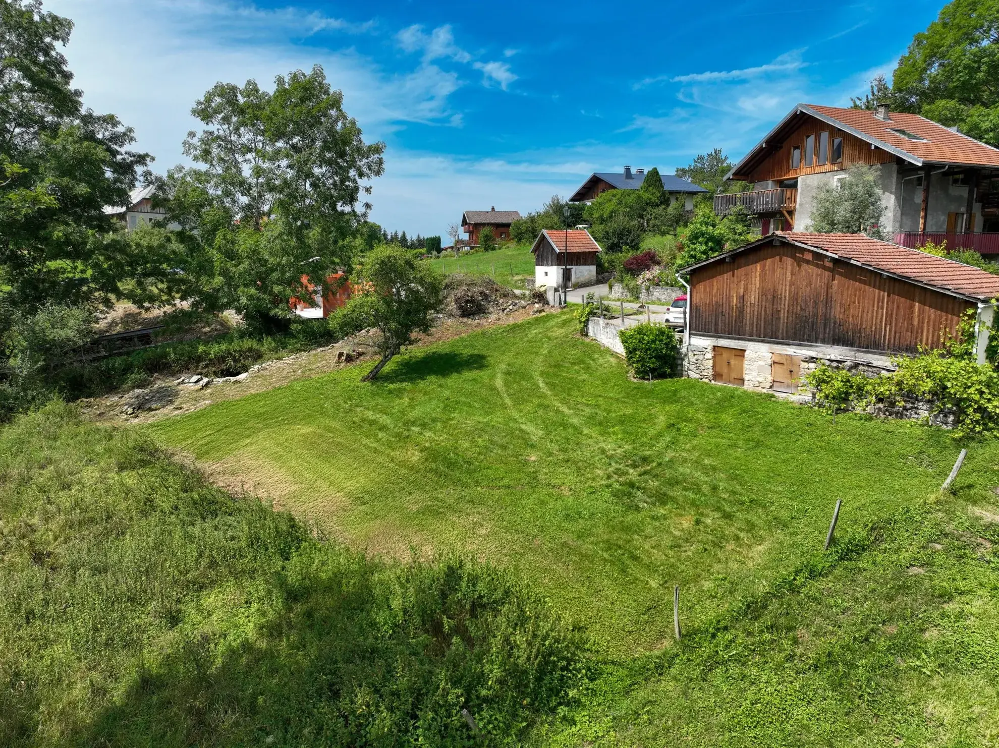 Terrain constructible de 485 m² à Thollon-les-Mémises, calme et ensoleillé 