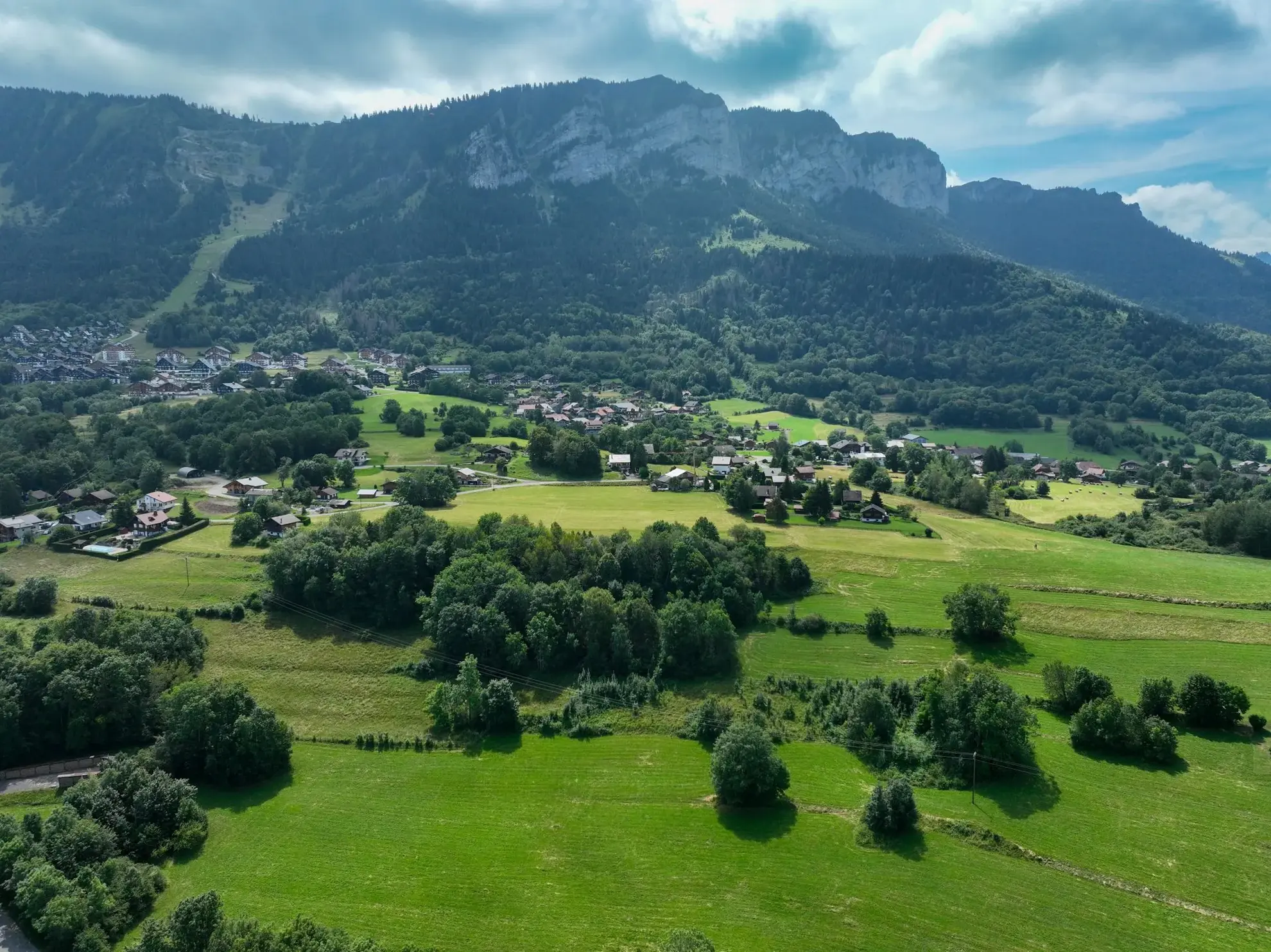 Terrain constructible de 485 m² à Thollon-les-Mémises, calme et ensoleillé 