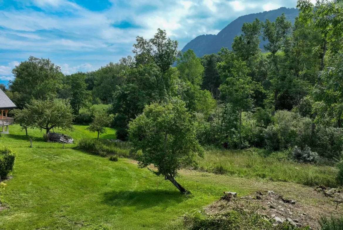 Terrain constructible de 485 m² à Thollon-les-Mémises, calme et ensoleillé 