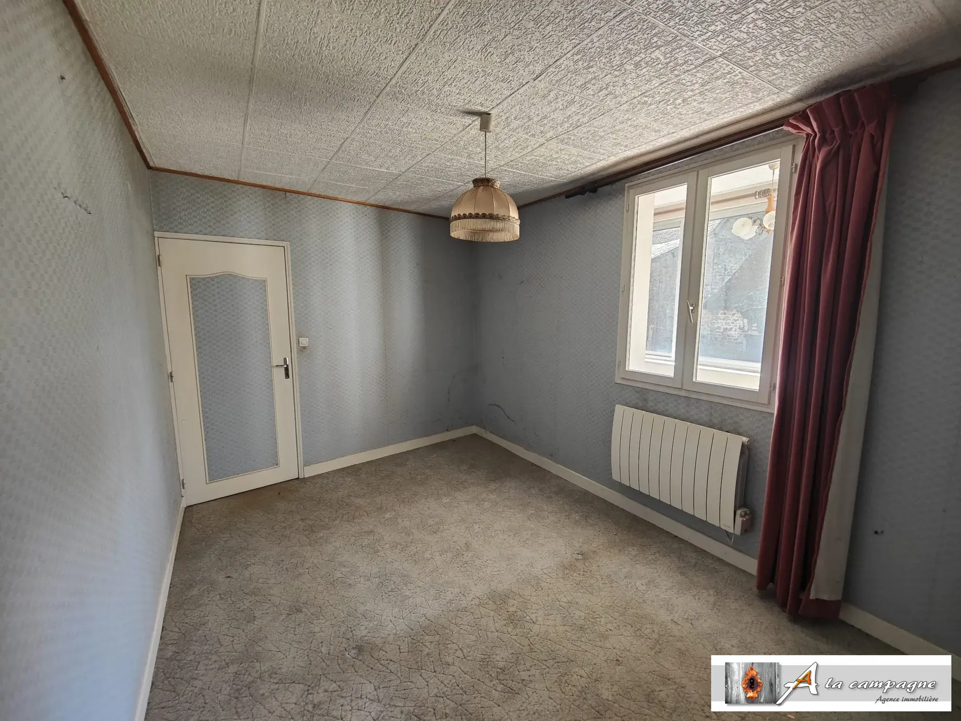 Maison de village à Chambon-sur-Voueize - plain-pied, garage, caves à rénovier 