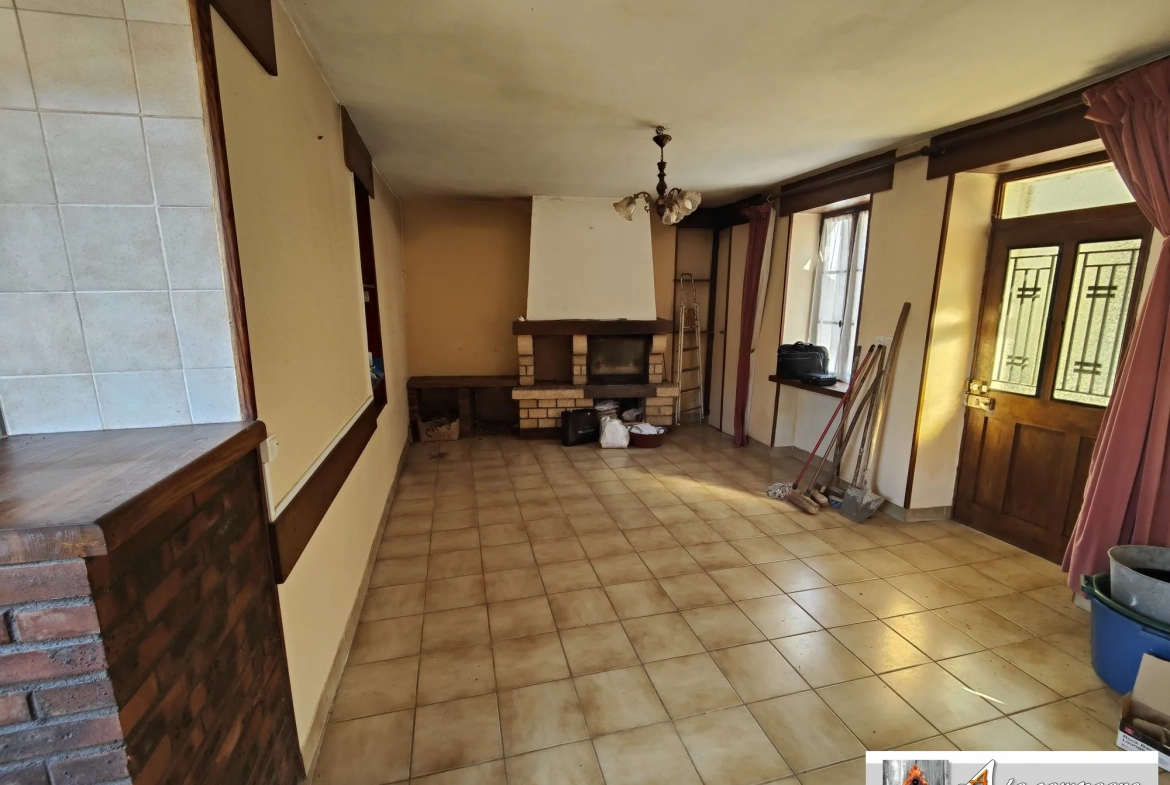 Maison de village à Chambon-sur-Voueize - plain-pied, garage, caves à rénovier 