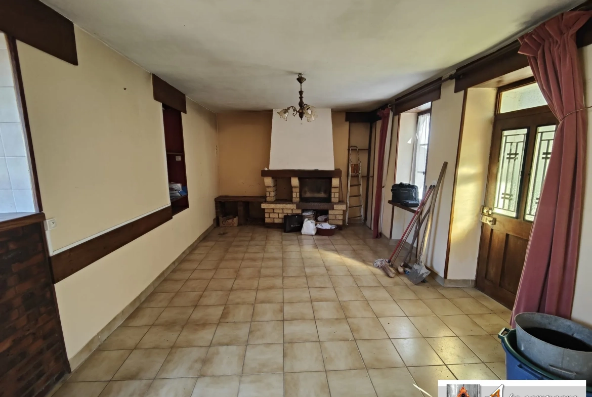 Maison de village à Chambon-sur-Voueize - plain-pied, garage, caves à rénovier 